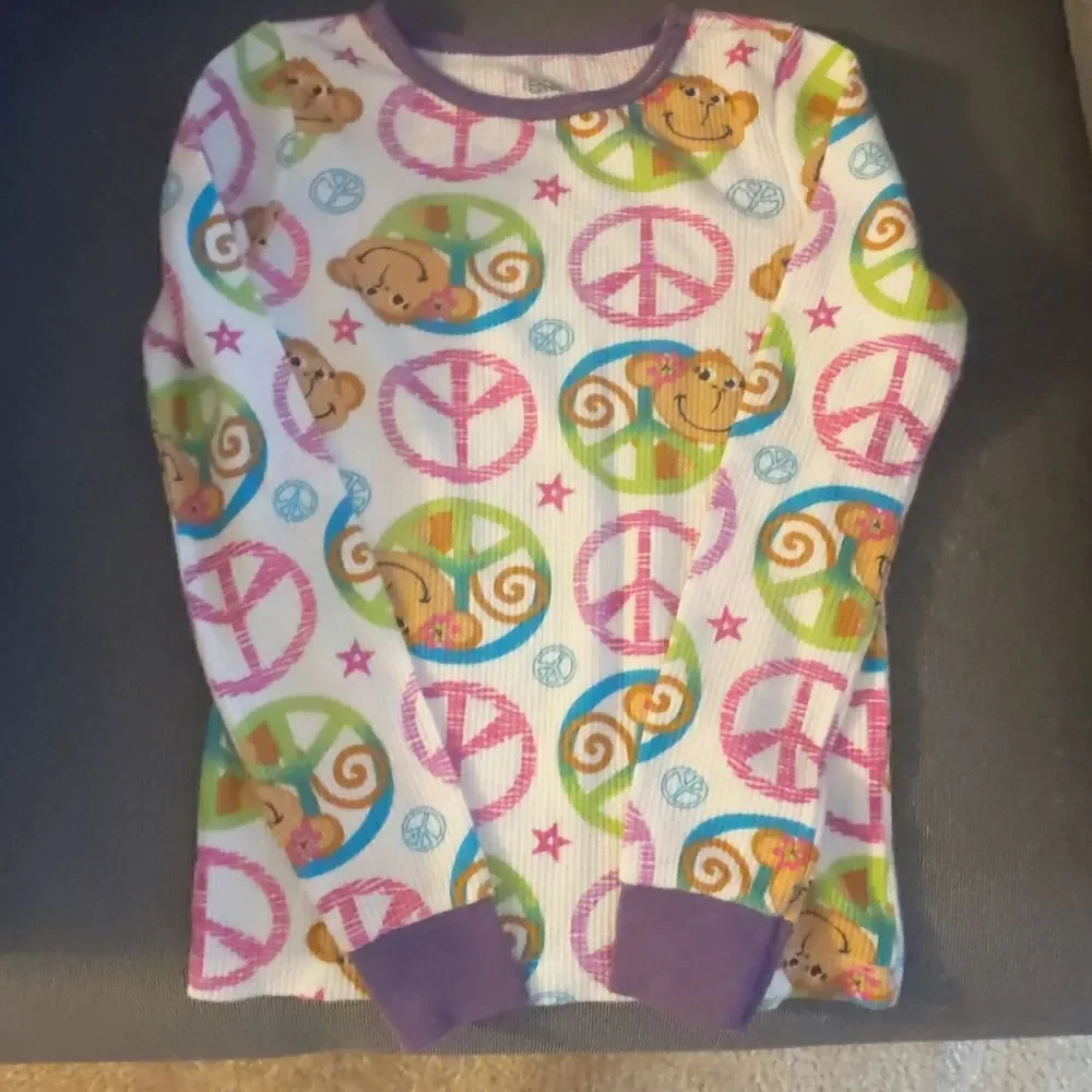 Fruit of the loom girls thermal pajamas size. Medium (7/8). Peace and monkey